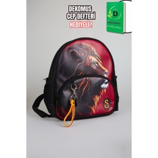"dekomus Cep Defteri Hediyeli" Lisanslı Galatasaray Yeni Sezon Çift Bölmeli Küçük Boy 32 cm Leon Anaokul Çantası