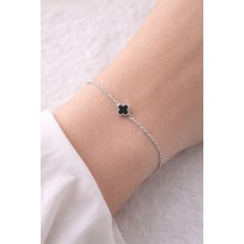 Youday Accessories Minimal Siyah Yonca Figürlü Gümüş Renk Çelik Bileklik Model 1 – Kararma Yapmaz, Zarif ve Günlük Kullanıma Uygun Kadın Bilekliği