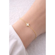 Youday Accessories Beyaz Sedef Taşlı Yonca Figürlü Altın Renk Çelik Bileklik Model 3 – Kararma Yapmaz, Minimal ve Zarif Kadın Bilekliği