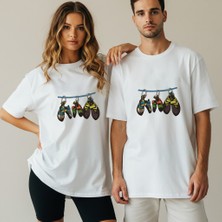 Kidilia Tırmanış Ayakkabısı Görselli Unisex Bisiklet Yaka Tasarım Tshirt - Beden: Srenk: Beyaz