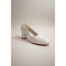 Modayak Zarif Bej Deri Kare Topuk Yuvarlak Burun Topuklu Ayakkabı