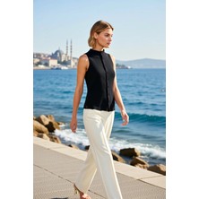 Benerly Kadın Bluz Dik Yaka Kolsuz Fitted Kaşkorse Örme Düğmeli Volanlı Fırfırlı Düz Desenli Esnek Model