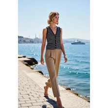 Benerly Kadın Bluz V Yaka Kolsuz Fitted Vücuda Oturan Interlok Örme Önden Düğmeli Crop Düz Desen Şık