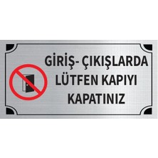 Mayeka Giriş Çıkışlarda Lütfen Kapıyı Kapatınız Levha Gümüş Metal Yönlendirme Tabelası Kişiye Özel