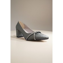 Modayak Zarif Gümüş Parlak Cilt Kare Topuk Sivri Burun Gümüş Taşlı Topuklu Ayakkabı