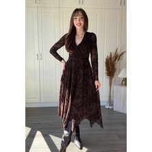 Dilay Gökoğlu Butik Kadife Baskılı V Yaka Asimetrik Midi Elbise