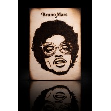 Bruno Mars Ahşap Yakma Tablo – El Yapımı Dekoratif Duvar & Masa Panosu 21X15 cm