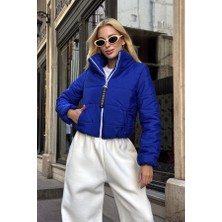 Modanı Seç Saks Mavi Sırtı Taş Baskılı Dik Yaka Kısa Şişme Mont