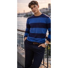 SiFu Tekstil Erkek Saks Mavi – Lacivert Çizgili Sıfır Yaka Önü İntersiye Püsküllü Triko Kazak – Modern Tasarım