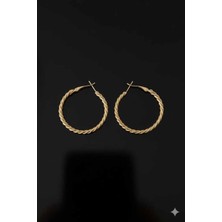 Kadın Gold Renk Burgulu Büyük Halka Küpe – Şık ve Zamansız Tasarım