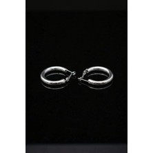 Kadın Gümüş Renk Kalın Halka Küpe – Şık ve Zamansız Tasarım