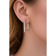 Kare Gümüş Renk Küpe – Minimal Geometrik Tasarım