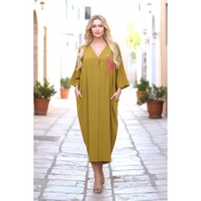 Modanı Seç Hardal Rengi V Yaka Önü ve Sırtı Flamingo Nakışlı Cepli Oversize Uzun Gömlek Elbise