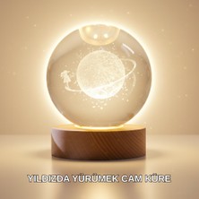 İntora Ahşap Standlı Sarı Işıklı Dekoratif Küre Kız Figürü Tasarım