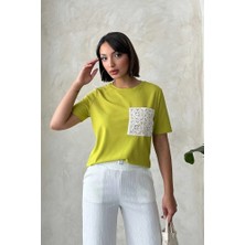 Cemo Kadın Cep Detaylı Dantel Aplikeli Basic T-Shirt