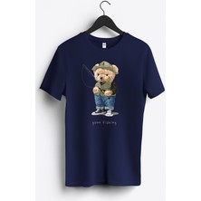 MGAX Balıkçı Balığa Giden Sevimli Ayı Baskılı Regular Sıfır Yaka %100 Pamuk Unisex Penye T-Shirt