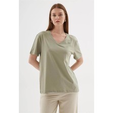 Fashion Friends 25Y0248K1 Kadın V Yaka T-Shirt
