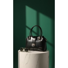 Vardis Geçmeli Tokalı Dört Cepli Geniş Hacimli Kadın El ve Omuz Çantası