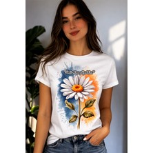 Gmt Ambalaj Kadın Beyaz Tişört – Papatya Baskılı “sade Olan Güzeldir” Tasarım Pamuk+Polyester Tişört (Yetişkin)