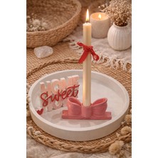 Aksesuar Kuşu Fiyonk Tasarımlı, Sweet Home Yazılı ve Tepsili Dekoratif Set (Mum Dahil)