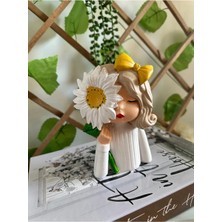 Beyaz Papatya Tutan Kız Saksı/dekoratif Biblo /hediyelik Anneler Günü