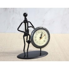 Derin Stok Metal Saatli Saksafon Çalan Müzisyen