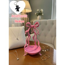 Özgürce Şık Kurdele Tasarımlı Takı Standı, Zarif Dekor ve Düzenleyici