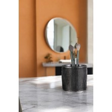 Özgürce Gümüş Eskitme Makyaj Organizeri ve Fırça Düzenleyici, Şık ve Fonksiyonel