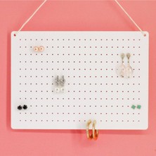 Özgürce Beyaz Pleksi Küpe Standı 30X20CM, Pratik ve Şık Takı Düzenleme Alanı