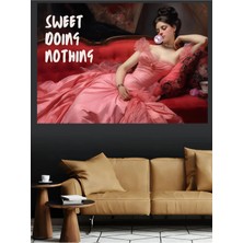 Mushen Studio Sweet Doing Nothing Pembe Elbiseli Kadın Duvar Tablosu Kanvas Poster Büyük Boy Vintage Dekor