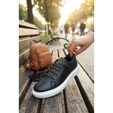 Enoch Kadın Metal Detaylı ve Simli Bağcıklı Spor Ayakkabıenoch Kadın Metal Kuşgözü Detaylı ve Simli Bağcıklı Spor Ayakkabı