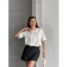 My Lunessa Yeni Sezon Fil Taşlı Nakışlı Beyaz T-Shirt