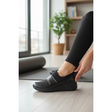 Enoch Kadın Mikro Taşlı Çift Şerit Detaylı ve Esnek Yakalı Spor Ayakkabı