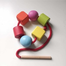 Özgürce Renkli Montessori Ahşap Boncuk Dizme ve Ip Geçirme Oyunu
