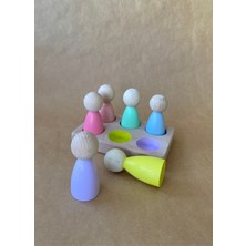 Özgürce Renkli Ahşap Peg Bebek Eşleştirme Oyuncağı – 6’lı Tabla, Montessori Duyusal