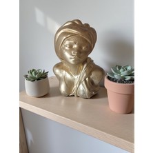 Doğal Kadın Zarafetin Sesi, Altının Işıltısıyla Buluşuyor…