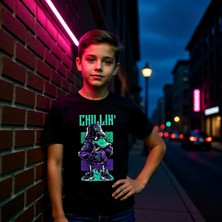 Tişört Kodu Chillin’ Urban Çocuk Tişört – Cool Street Style Baskılı Siyah T-Shirt