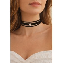 Liora De Mar Signature Koleksiyon Kadife Merkezli Deri Detay Choker – Ayarlanabilir Zincir