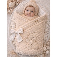 Özgürce Bej Nohut Bebek Battaniyesi ve Kundağı Ayıcık Işlemeli Hastane Çıkışı