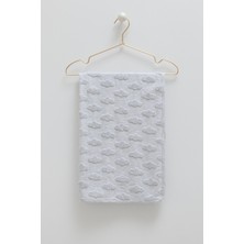 Özgürce Yumuşak Bulut Desenli Bebek Battaniyesi, 85-90 Cm, Rahat ve Şık Tasarım