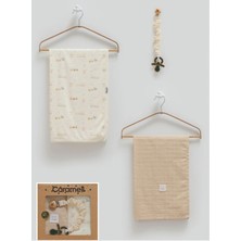 Özgürce Renkli Bebek Seti, Penye ve Müslin Battaniye ile Emzik Askısı 80X90 cm