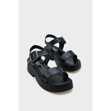 Capone Outfitters Eddie Dolgu Topuklu Tek Bantlı Tokalı Kadın Konfor Sandalet