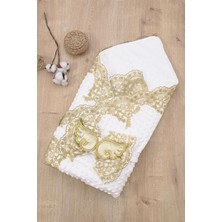 Özgürce Bebek Sarı Dantelli Kanatlı Süslü Nohut Battaniye