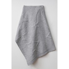 Özgürce Yıldızlı Triko Hattuş Battaniye Rahat ve Şık Hava Yastıkllık Tasarımı