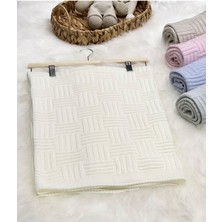 Özgürce Renkli ve Şık Çizgi Desenli Rahat Triko Battaniye