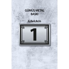 Metal Kapı Numarası Gold Veya Gümüş Baskı 6,8x4,8cm – Yapışkanlı, Isı Baskılı, Kalıcı ve Dayanıklı Metal Numara (Kapı, Dolap, Masa, Oda Kullanımı)