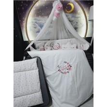 Özgürce Sevimli Bebek Uyku Seti, Nakışlı Çiçek Deseni, Cibinlik ve Aparat Dahil