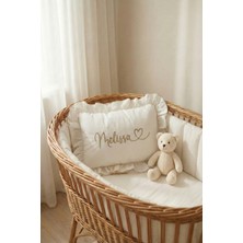 Özgürce Kişiye Özel Nakışlı Bebek Yastığı, Fırfırlı, Yumuşak ve Şık Tasarım