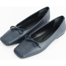 Lacivert Fiyonklu Kare Burun Babet