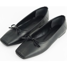 Siyah Fiyonklu Kare Burun Babet